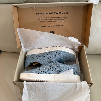 New in Box Naturalizer Sneakers Sz. 7