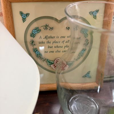 Decorative Home Décor & Accent Lot – Baskets, Lamps, Pottery, Glassware & Vintage Décor