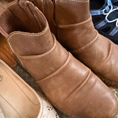 Lot of 16 Pairs of Women's Shoes - Lands End, Easy Spirit, Clarks
