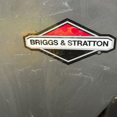 Briggs & Stratton 5550W/8550W Portable Gas Generator with 25-Ft. 20-Amp Generator Adapter Cord