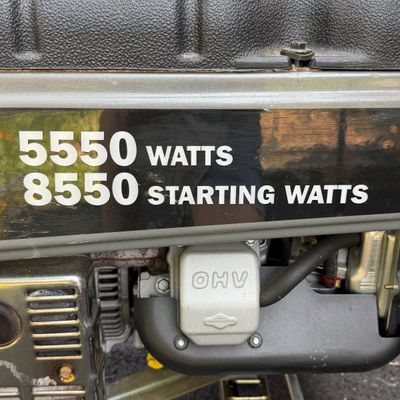 Briggs & Stratton 5550W/8550W Portable Gas Generator with 25-Ft. 20-Amp Generator Adapter Cord
