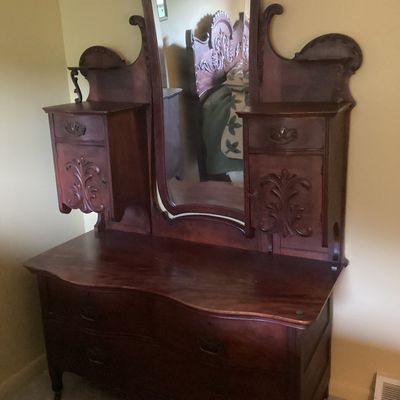 Sale Photo Thumbnail #10: Chest of Drawers w/Mirror