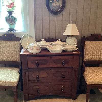 Sale Photo Thumbnail #24: Chest w/Collectibles