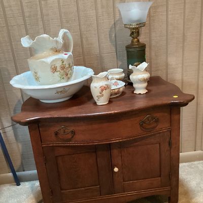 Sale Photo Thumbnail #19: Table w/6 pc. Homer Laughlin Set 