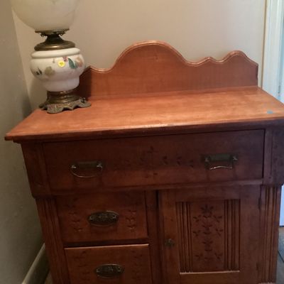 Sale Photo Thumbnail #12: Chest w/ GWTW Lamp 