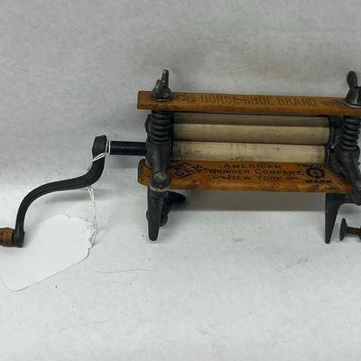 American Wringer Horse-Shoe Gem Wringer