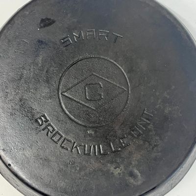 James Smart Mfg No. 9 Cast Iron Skillet