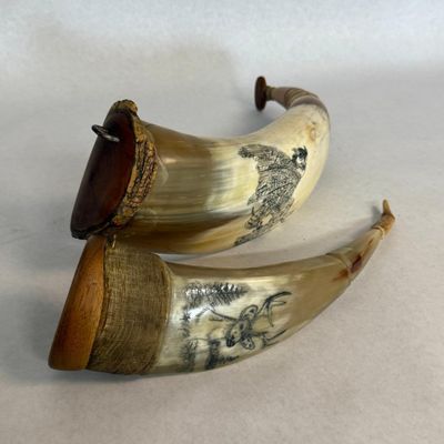 d Niko & Masters Scrimshaw Powder Horns