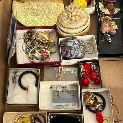 Costume Jewelry & Trinket Boxes