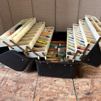 Lures & Old Pal PF-5000 Tackle Box