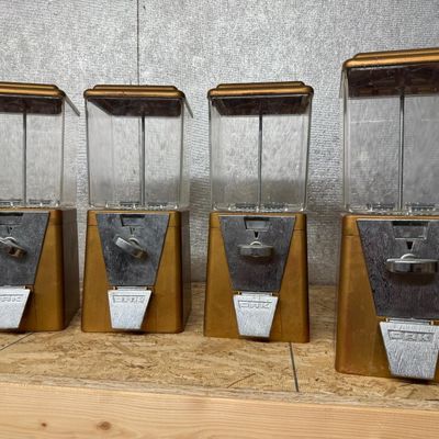 Oak Manufacturing Bulk Vending Machines