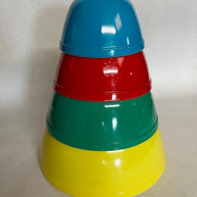 Set 4 Pyrex Primary Colors Mixing Bowls