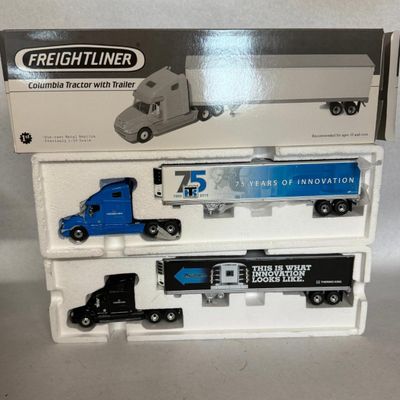Pair First Gear 1:54 Freightliner Sets