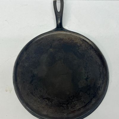 Griswold No. 8 Round Cast Iron Griddle