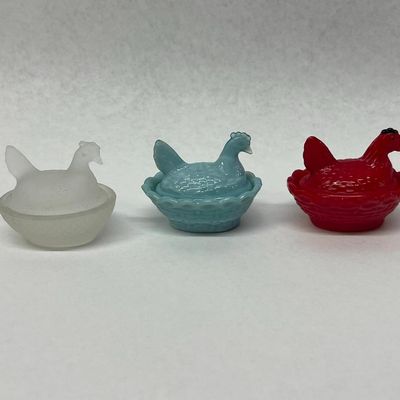 3 Westmoreland & Kemple Glass Hen Nests