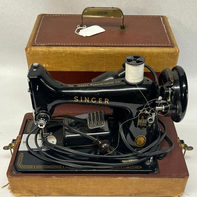 Singer Model 99 Sewing Machine w/ Case