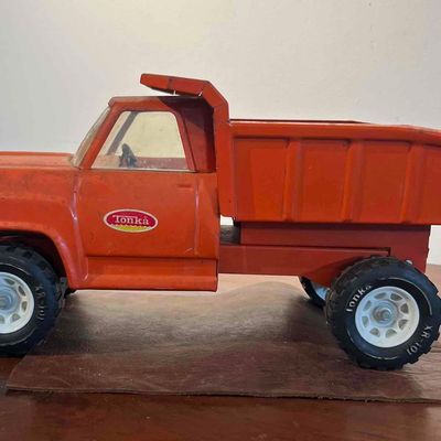Sale Photo Thumbnail #376: Tonka Pressed Steel Orange Dump Truck