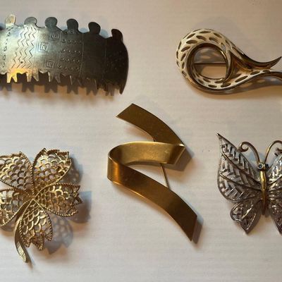Sale Photo Thumbnail #156: Trifari, Monet & Emmons Brooches