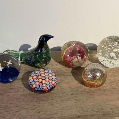 Sale Photo Thumbnail #66: Set 6 Art Glass: 5 Paperweights & Bird