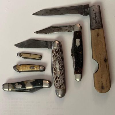 Sale Photo Thumbnail #701: 6 Pocket Knives w/ Western Stockman
