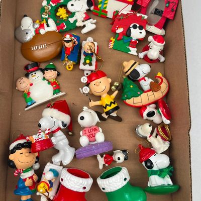 Sale Photo Thumbnail #673: Peanuts Holiday Ornaments & Decor (21)