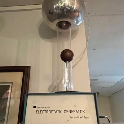 Sale Photo Thumbnail #607: Sargent-Welch Van de Graaff Generator