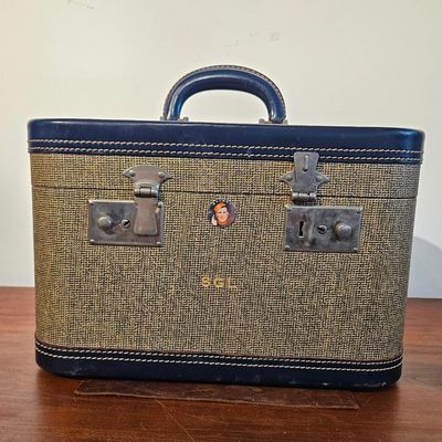 Sale Photo Thumbnail #316: Wheary Woven Canvas & Navy Train Case