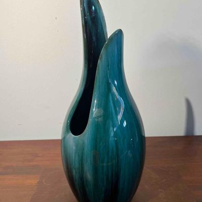 Sale Photo Thumbnail #267: Blue Mountain Pottery Glazed Spire Vase