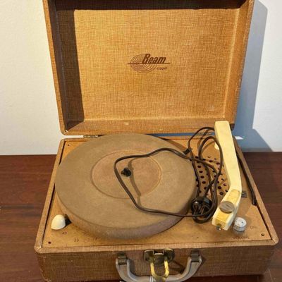 Sale Photo Thumbnail #563: Beam Count Suitcase Record Player
