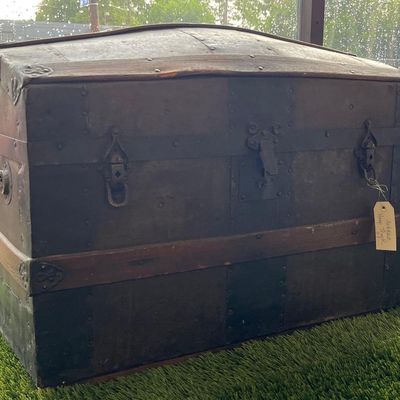 Sale Photo Thumbnail #14: Victorian Humpback Steamer Trunk w/Tray