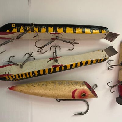 Sale Photo Thumbnail #715: Set Wood Musky Plugs & Minnow Lures