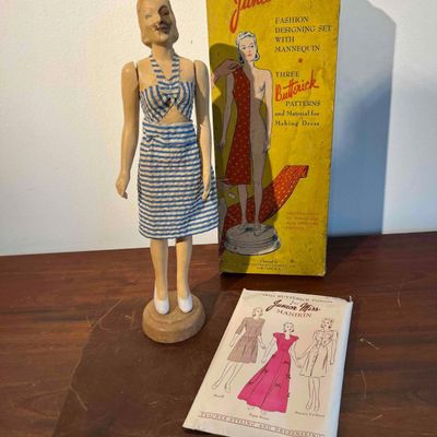 Sale Photo Thumbnail #458: Junior Miss Design Set w/ Mannequin