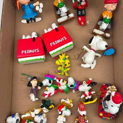 Sale Photo Thumbnail #675: Peanuts & Galerie Holiday Ornaments