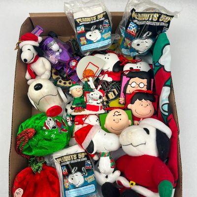 Sale Photo Thumbnail #672: Peanuts Holiday Toys
