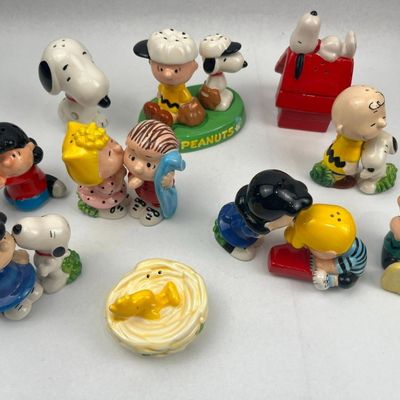 Sale Photo Thumbnail #677: Westland Giftware Peanuts S & P Shakers