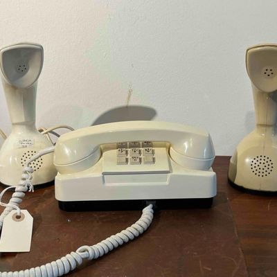 Sale Photo Thumbnail #487: Trio Cream GTE & Cobra Style Phones