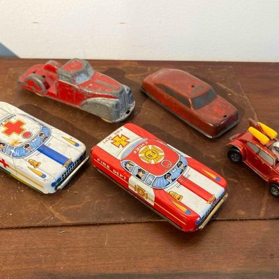 Sale Photo Thumbnail #533: Set 5 Tin, Iron & Matchbox Vehicles