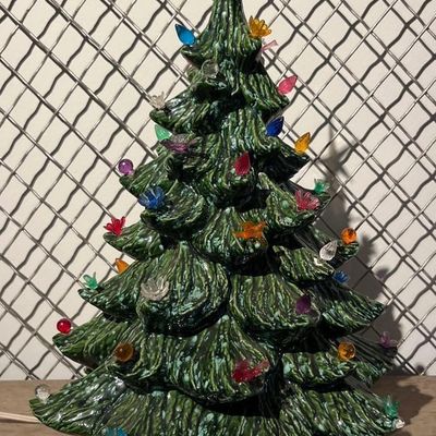 Sale Photo Thumbnail #10: Gayla 1976 Illuminated Christmas Tree