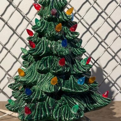 Sale Photo Thumbnail #13: Illuminated Ceramic Christmas Tree