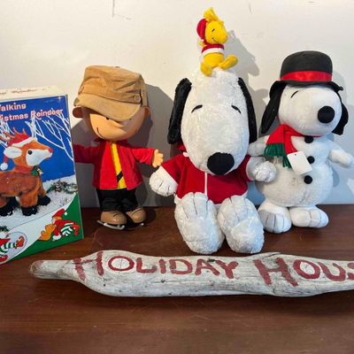 Sale Photo Thumbnail #548: Peanuts Plush, Figures & Holiday Decor