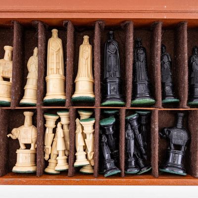 Vintage Midcentury Chess Set in Felt-Lined Case