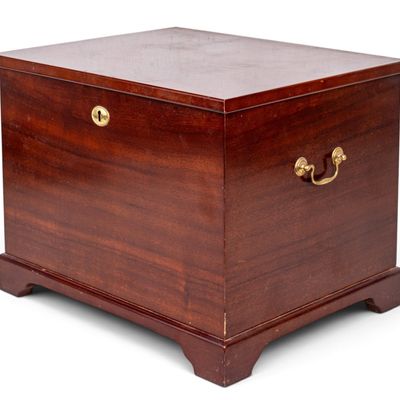 Bombay Co. Mahogany Felt-Lined Storage Chest