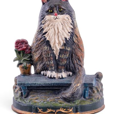 Upper Deck Cast Iron Cat on Bench Doorstop Decor