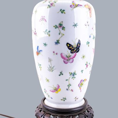 Chinese Famille Rose Canton Porcelain Lamp