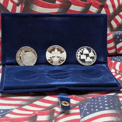 Sale Photo Thumbnail #418: 2000 John Paul II Vatican (3) .925 Sterling Silver Medal Set