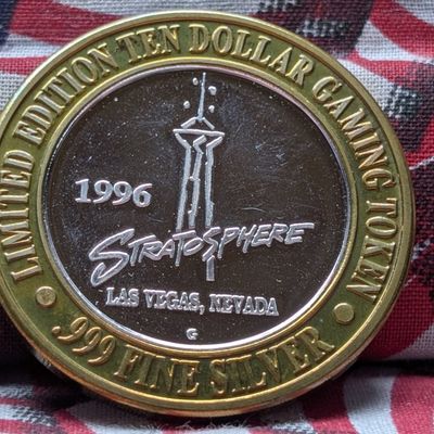 Sale Photo Thumbnail #386: 1996 G Stratosphere Las Vegas Ten Dollar Gaming Token, .999 Fine Silver Center