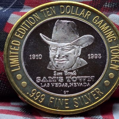 Sale Photo Thumbnail #363: 1993 Sam's Town Las Vegas $10 Gaming Token, .999 Fine Silver Center