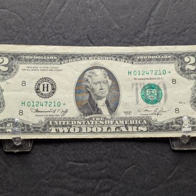 Sale Photo Thumbnail #289: 1976 US $2 Federal Reserve Note issued in Missouri - Star Note, Off Centered