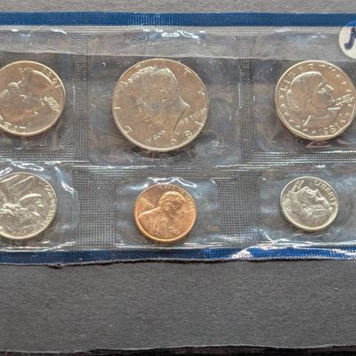 Sale Photo Thumbnail #128: 1981-P Only U.S. Uncirculated Mint Set with Susan B. Anthony Dollar, No Envelope