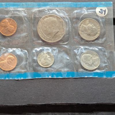 Sale Photo Thumbnail #103: 1972-P Only U.S. Uncirculated Mint Set W/ "S" Mint Mark Cent - No Envelope